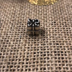 Present charm, pandora compatible